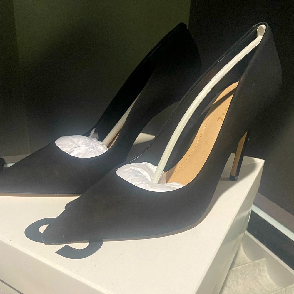 Schutz Lou Suede Black Pointed Pump